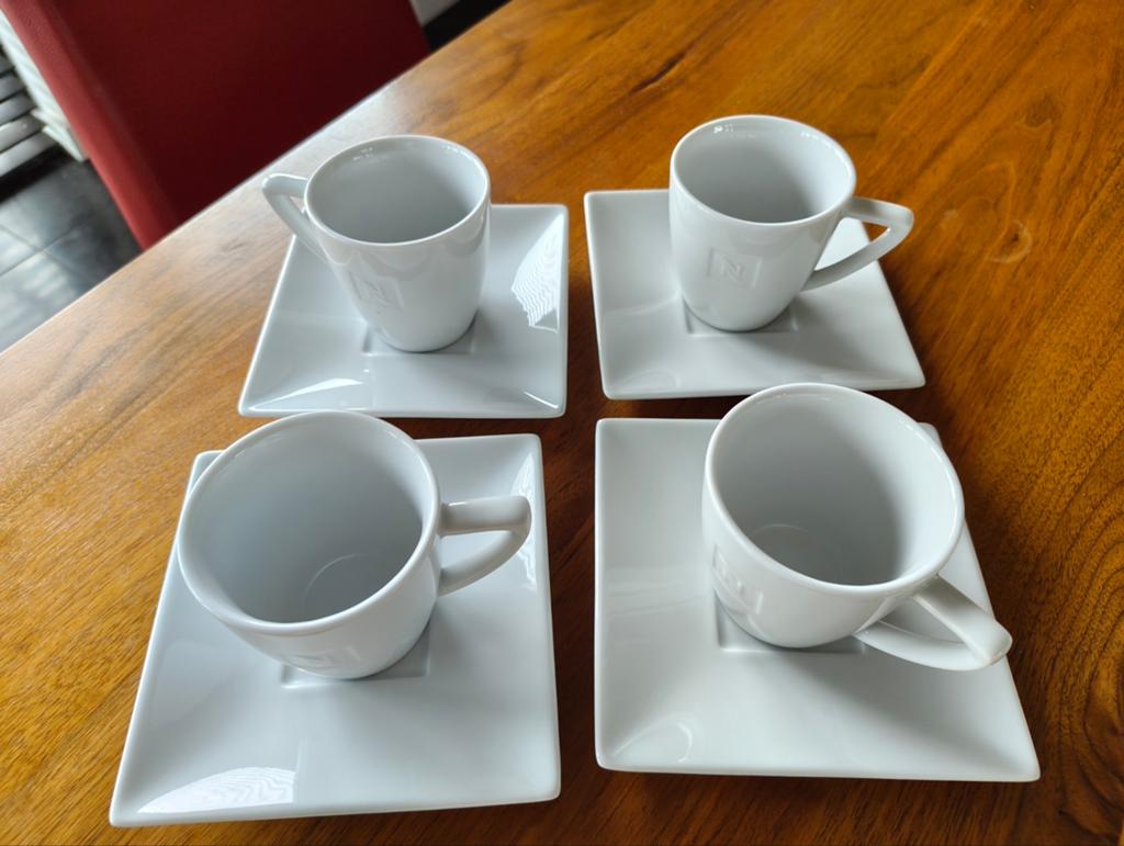 Nespresso Lungo Kopjes met Schotels - Set van 4, Ophalen of Verzenden