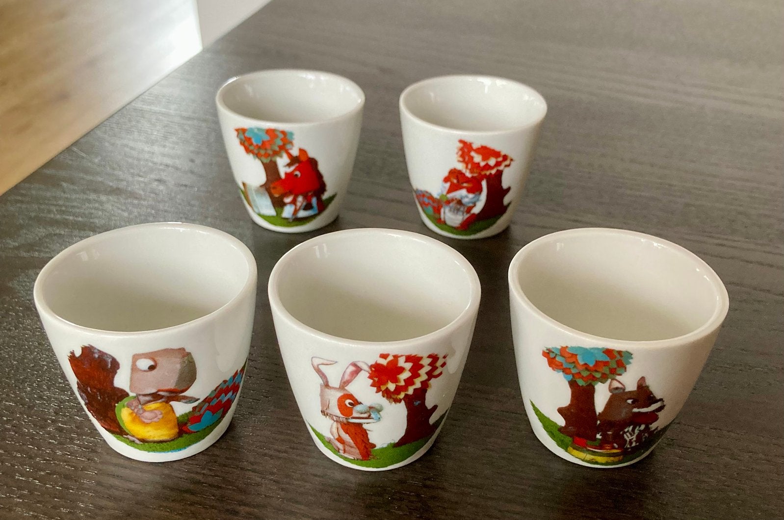 5 vintage 1985 Fabeltjeskrant kleine kopjes (eierdopjes), Ophalen of Verzenden, Gebruikt