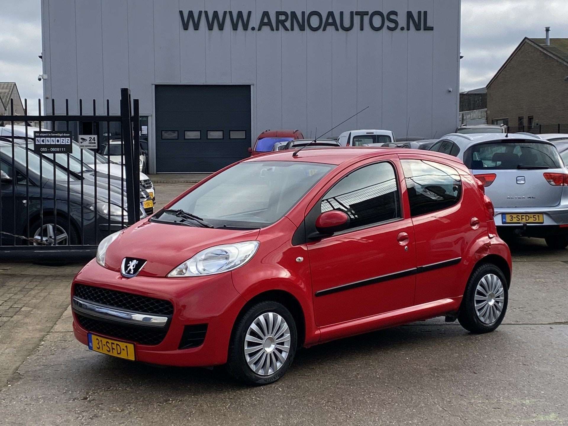 Peugeot 107 1.0-12V XS 5-DEURS, 176.340 KM NAP, STUURBEKRACH, Auto's, Voorwielaandrijving, Euro 5, Gebruikt, Zwart