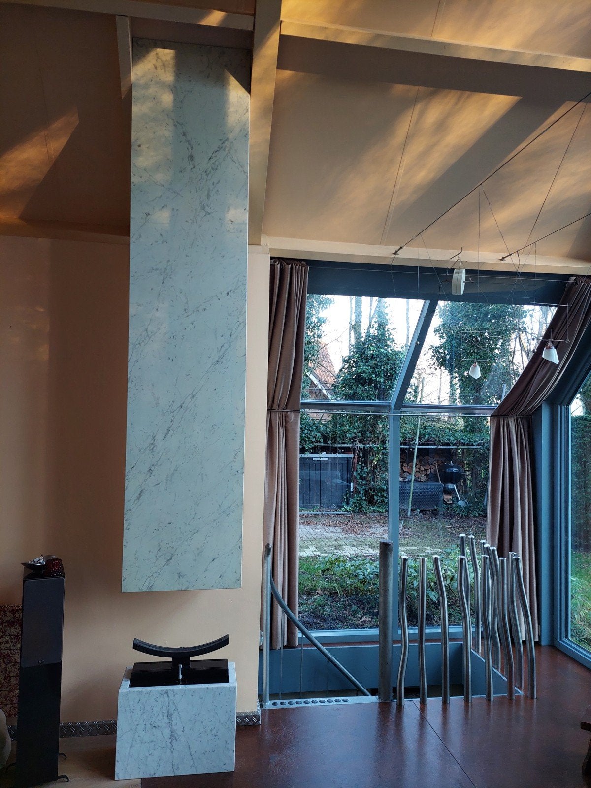 Design gashaard haard met marmeren ombouw, Ophalen, Zo goed als nieuw, Vrijstaande haard, Gashaard