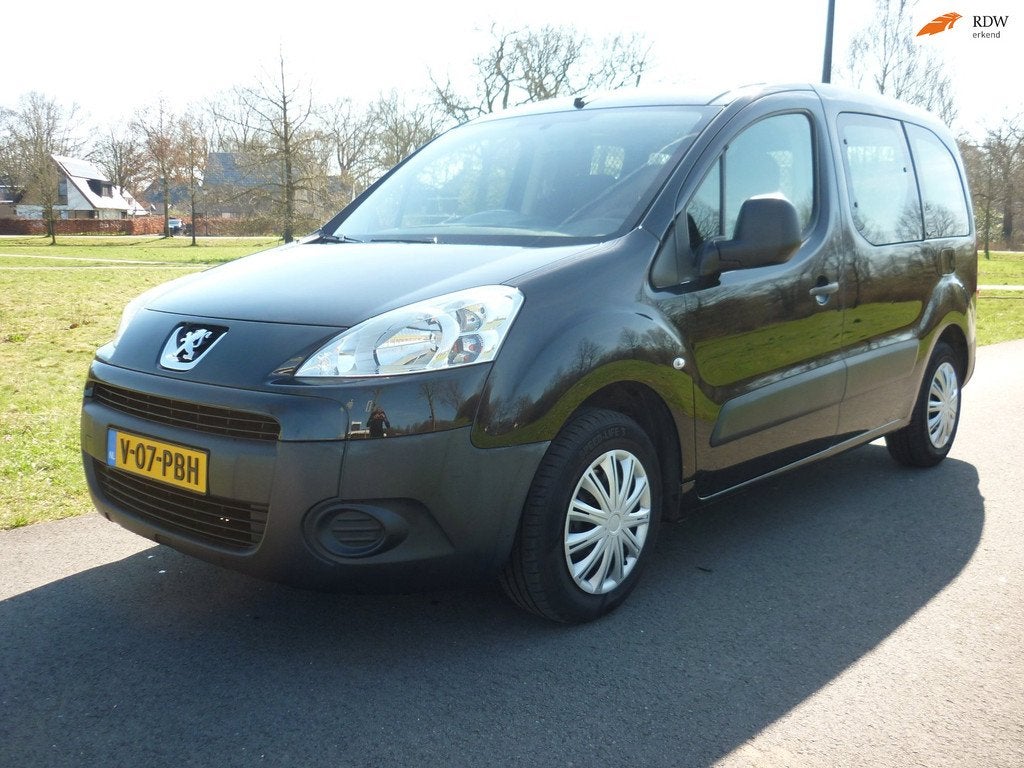 Peugeot PARTNER 1.6 VTi Bestelwagen - Benzine - Airco, Auto's, Peugeot, Voorwielaandrijving, Euro 5, Gebruikt, Zwart