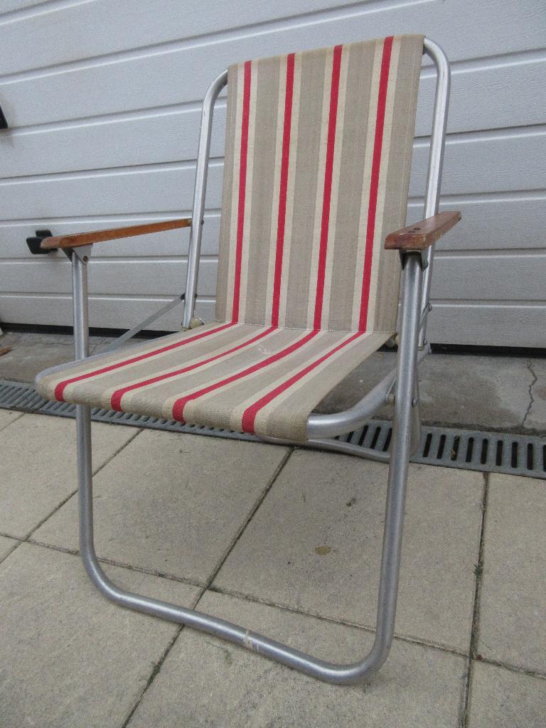 Vintage stoel klapstoel campingstoel met houten leuningen, Caravans en Kamperen, Kampeermeubelen, Ophalen of Verzenden, Gebruikt