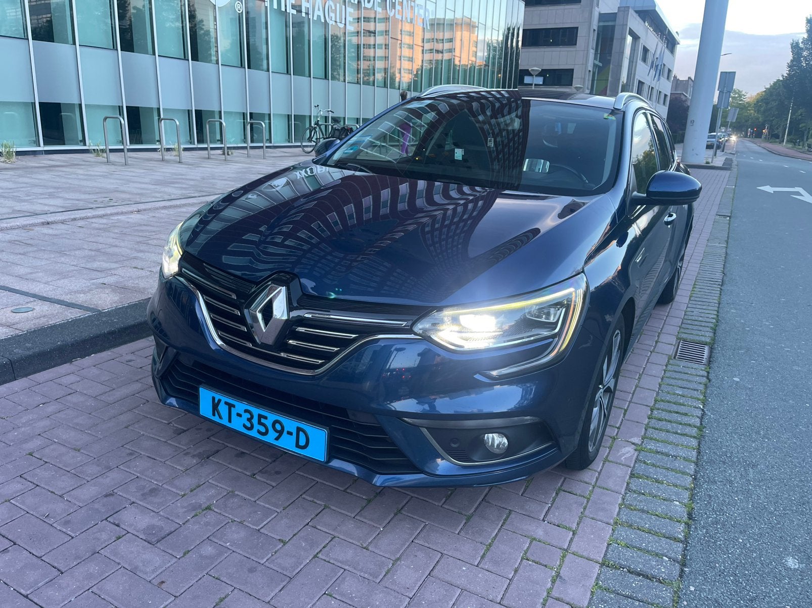 Renault Mégane 1.5 Energy dCi 110pk EDC 2016 Blauw, Auto's, 1295 kg, 4 cilinders, Blauw, Origineel Nederlands