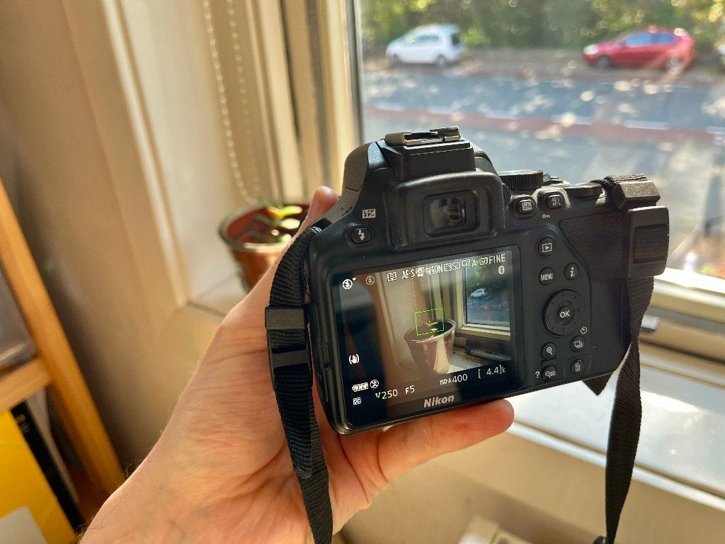Nikon D3500 Spiegelreflex met tas, Beeldstabilisatie, Spiegelreflex, Ophalen of Verzenden, Zo goed als nieuw