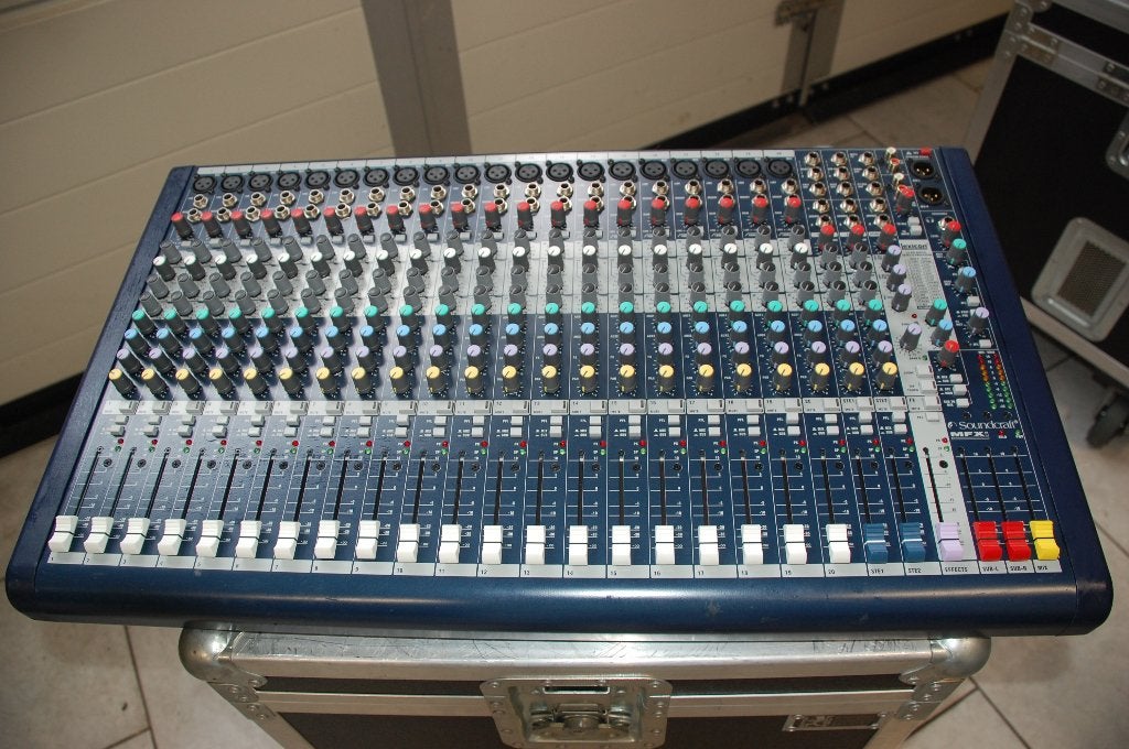 SOUNDCRAFT MFXi 24kanaals, Muziek en Instrumenten, Ophalen, Zo goed als nieuw, 20 kanalen of meer, Microfooningang