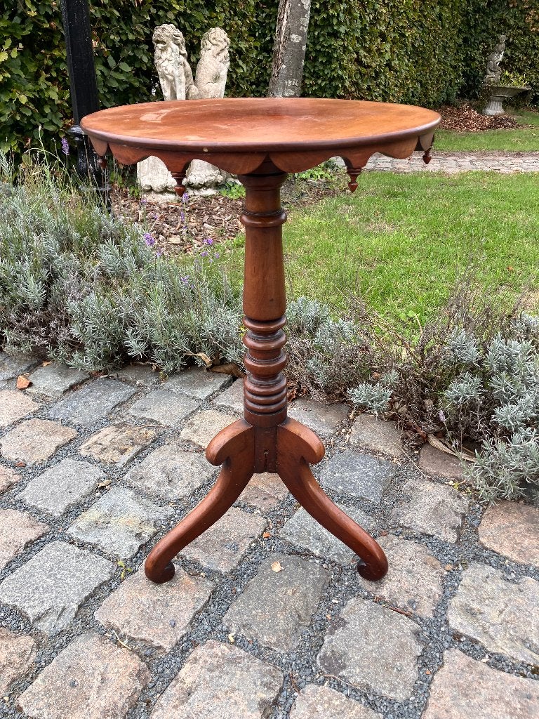 antieke wijntafel in victoriaanse stijl, Ophalen