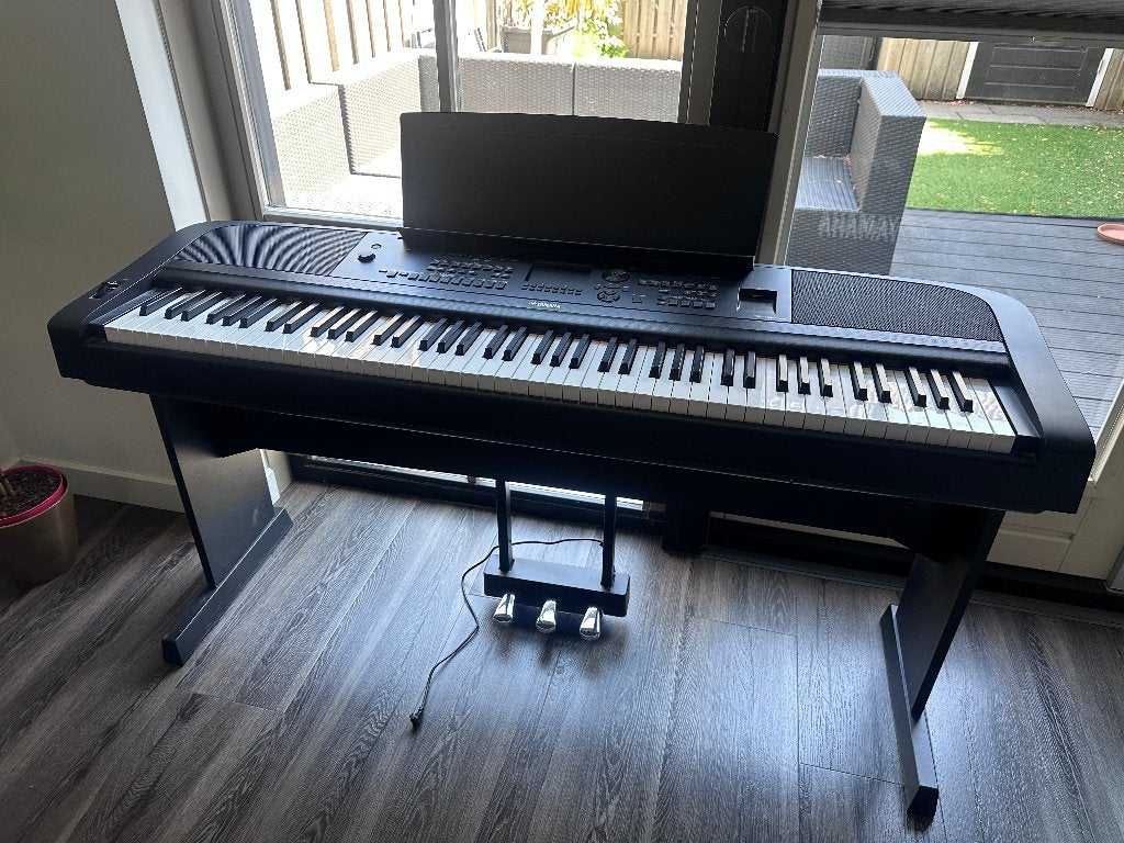 YAMAHA DGX-670, Muziek en Instrumenten, Keyboards, Ophalen, Gebruikt, 88 toetsen, Yamaha
