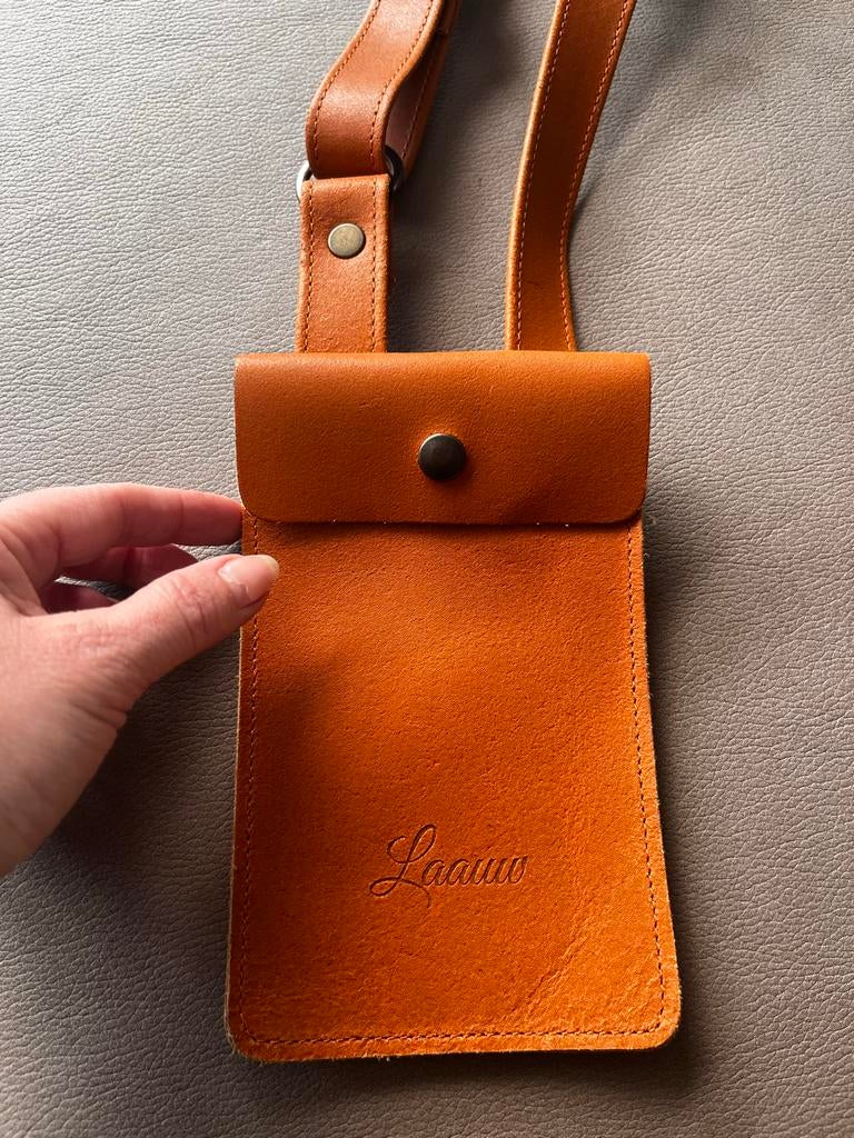 Leren Telefoontasje / Crossbody Tasje - Laauus, Overige merken, Gebruikt, Bruin, Ophalen of Verzenden