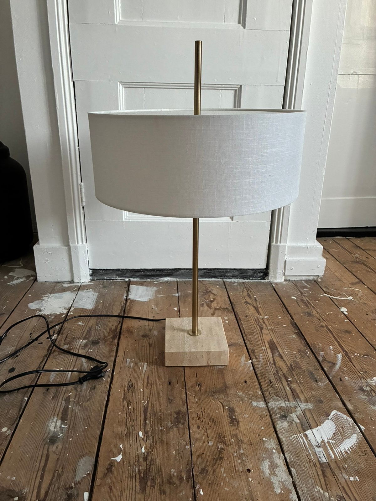 Lamp op marmer poot met witte lampenkap, Ophalen, Zo goed als nieuw, Minder dan 100 cm