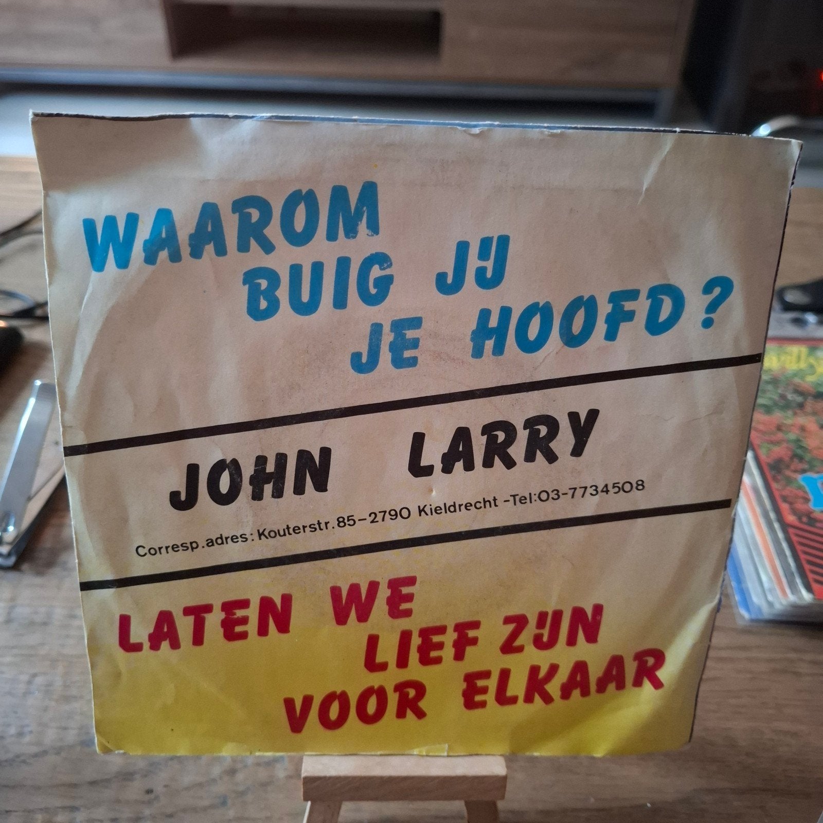 John Larry - Waarom Buig Jij Je Hoofd?, Beschermende buitenhoes, Ophalen of Verzenden, Gebruikt, 7 inch