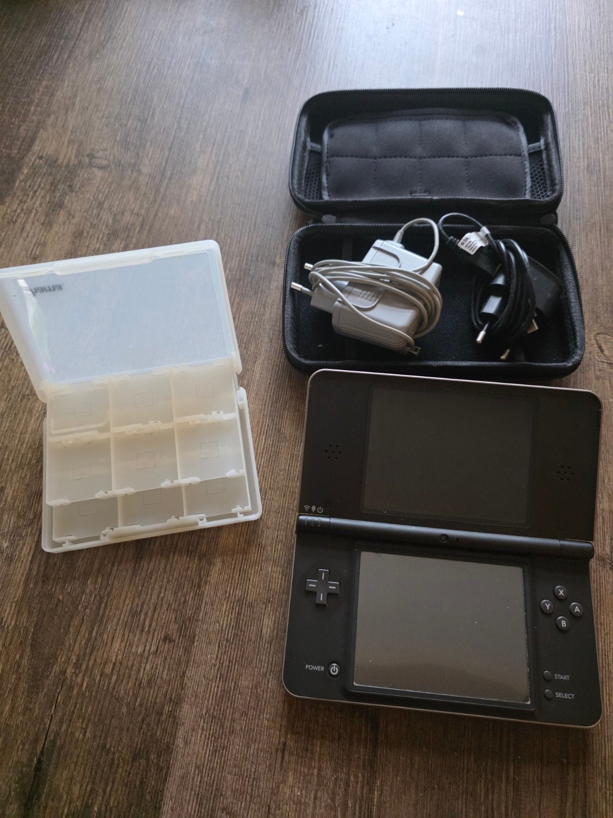Nintendo DSi XL met 15 spellen en accessoires, Spelcomputers en Games, Met games, Dsi XL, Gebruikt, Zwart