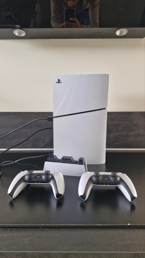 Playstation 5 digitaal met 2 controllers en oplaadstation, Spelcomputers en Games, Spelcomputers | Sony PlayStation 5, Ophalen