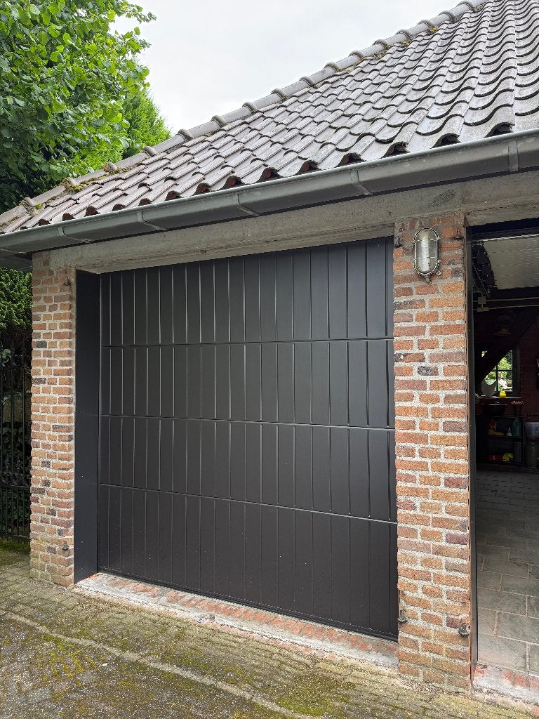2 stuks Sectionaaldeuren, Doe-het-zelf en Verbouw, Deuren en Horren, Zo goed als nieuw, Garagedeur, 215 cm of meer, 120 cm of meer