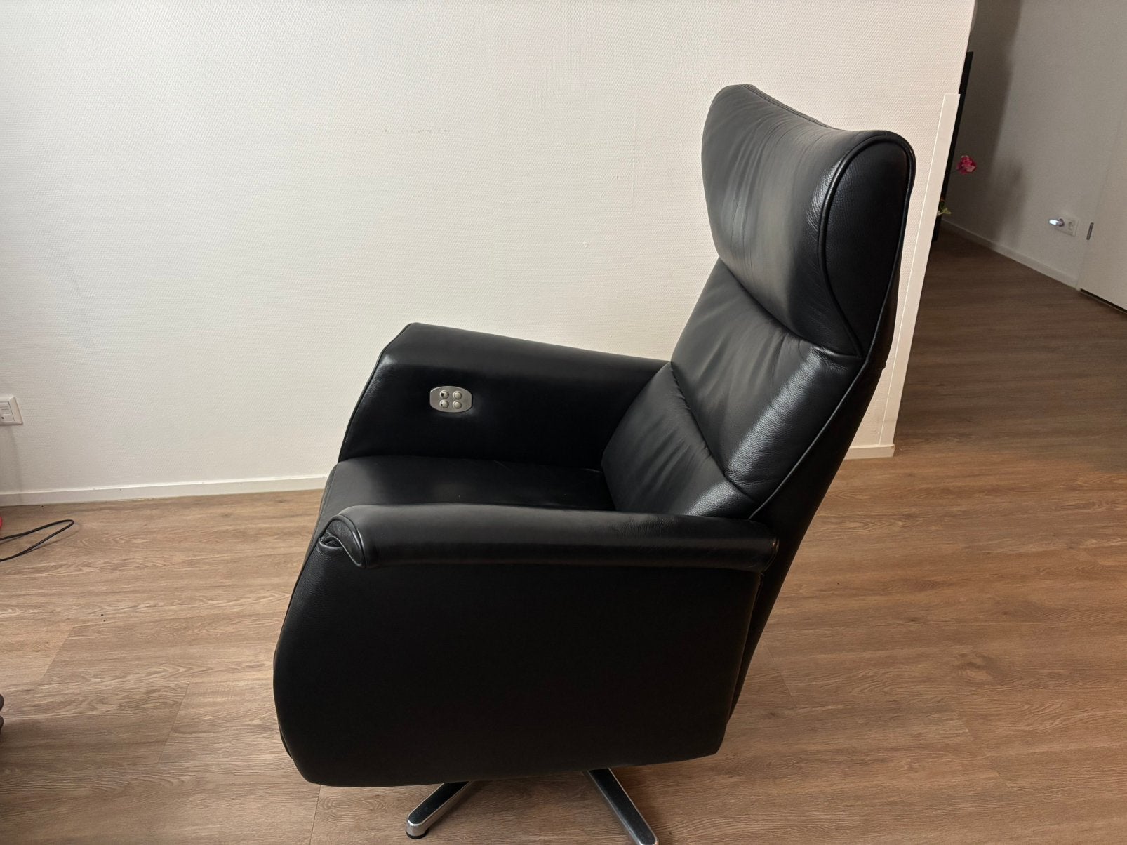 Elektrisch bedienbare relax fauteuil, Huis en Inrichting, Fauteuils, Ophalen, Zo goed als nieuw, 75 tot 100 cm, 50 tot 75 cm