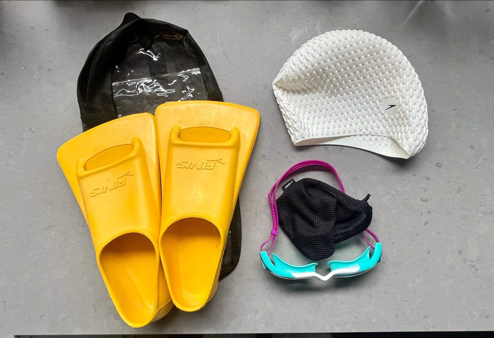 Zwemvliezen, duikbril en badmuts - complete set, Watersport en Boten, Duiken, Ophalen of Verzenden, Gebruikt, Zwem- of Duikvliezen