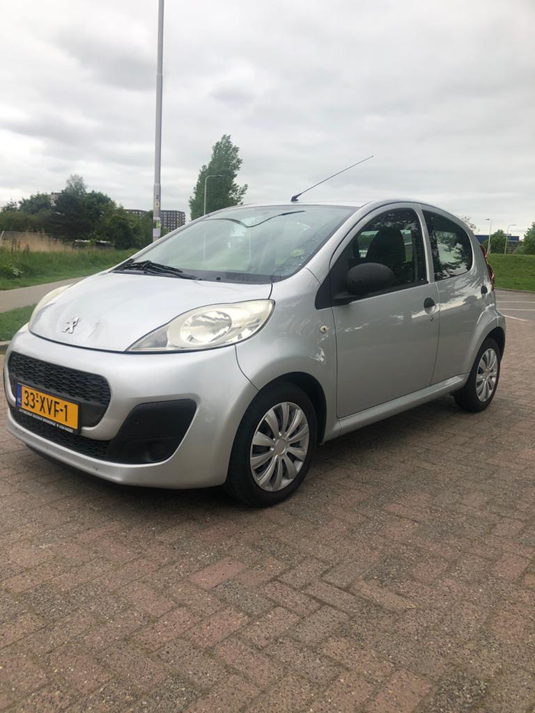 Peugeot 107 1.0 12V 5DR 2012 Grijs. Airco. NW apk, Auto's, Peugeot, Particulier, Airconditioning, Centrale vergrendeling, Elektrische ramen