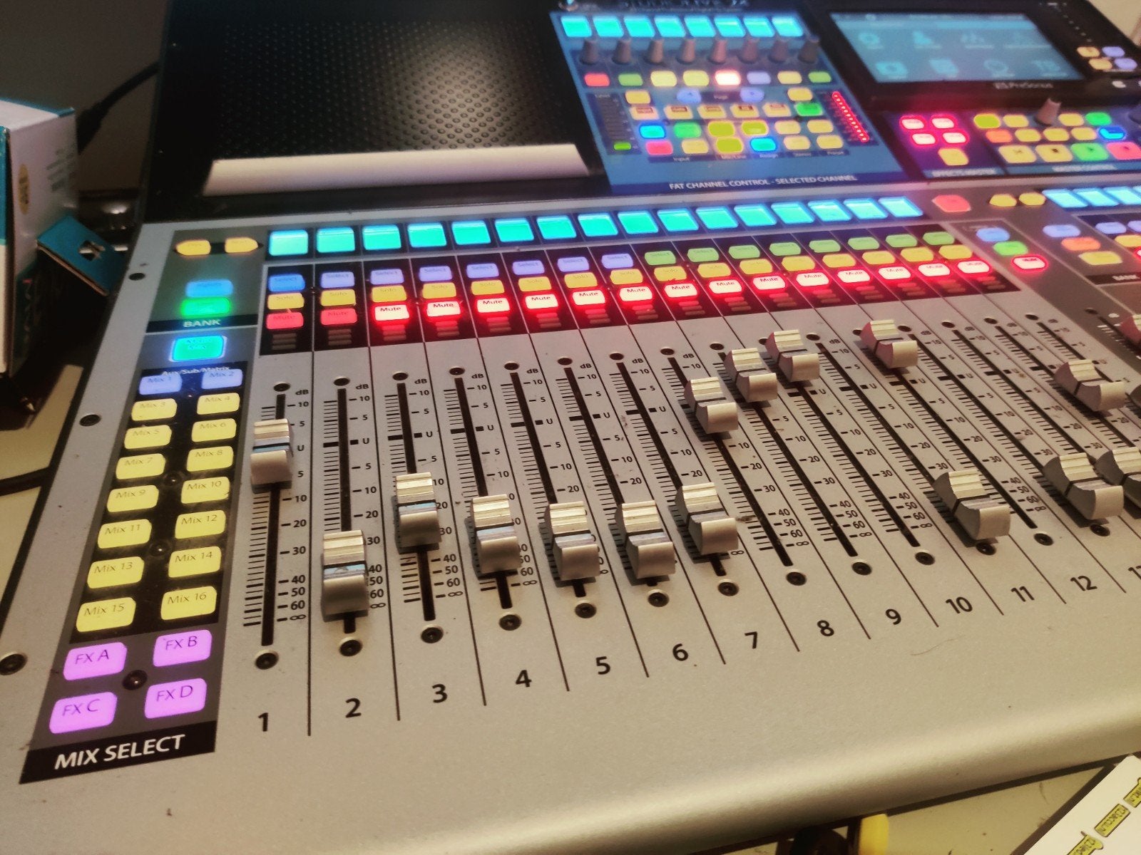 Presonus StudioLive 24 series III (3) Digitale Mixer, Ophalen, Gebruikt, 20 kanalen of meer, Microfooningang