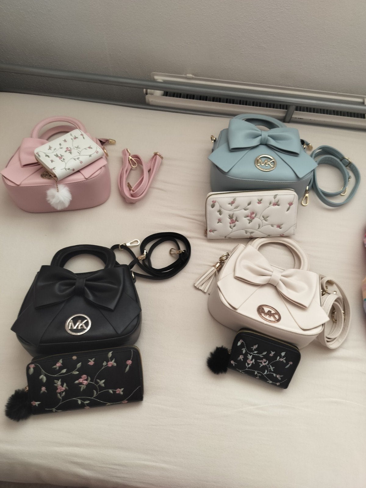 Vier Michael kors tassen met portemonnee prijs per stuk, Sieraden, Tassen en Uiterlijk, Tassen | Damestassen, Nieuw, Blauw, Verzenden