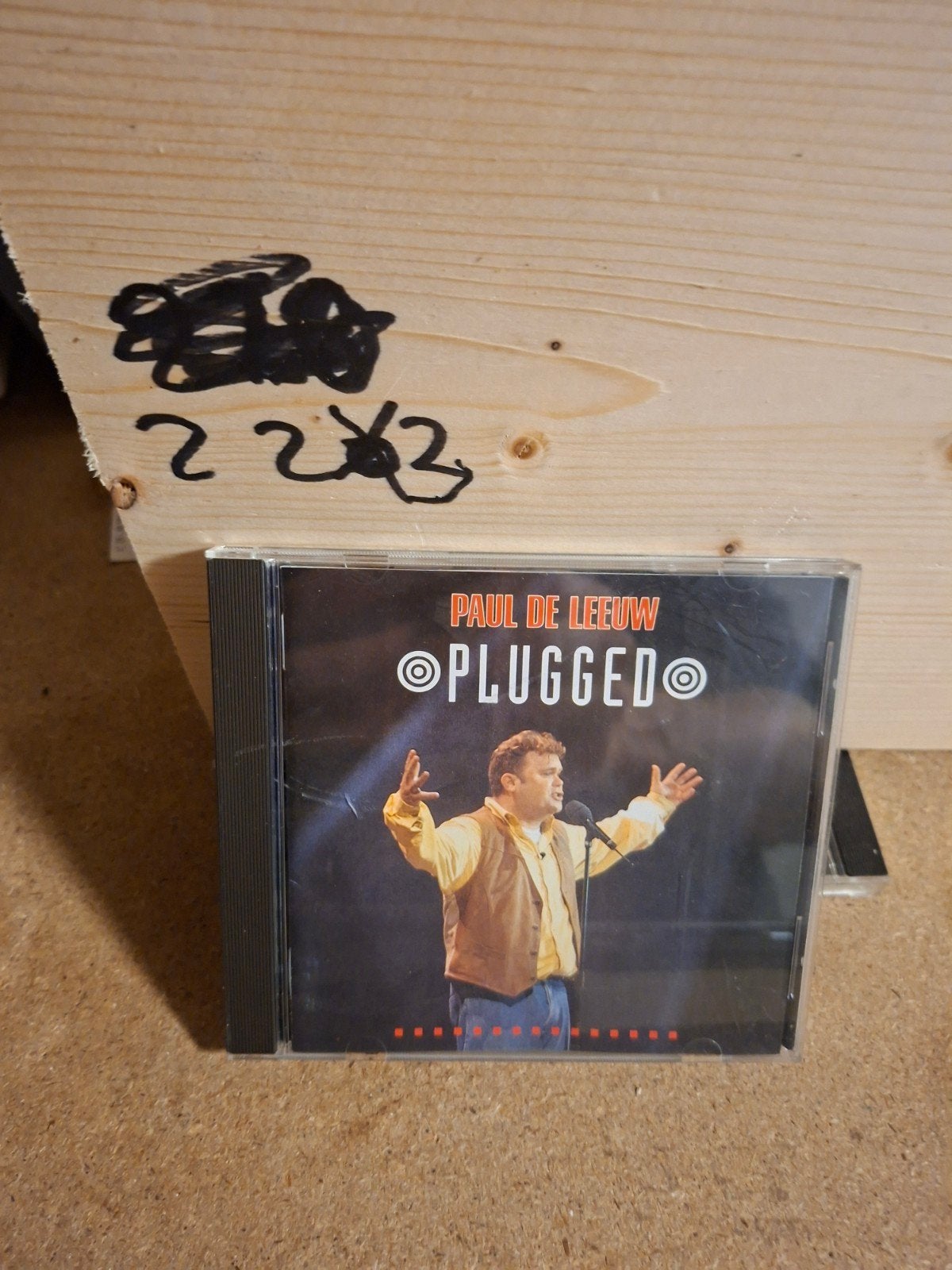 Paul de Leeuw - Plugged CD - Zo goed als nieuw, Cd's en Dvd's, Cabaret of Kleinkunst, Ophalen of Verzenden, Zo goed als nieuw