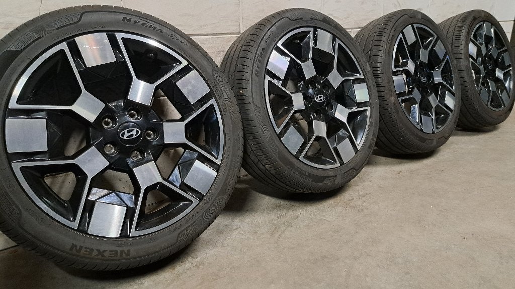 Bi-color velgen Hyundai Kona Kia Niro 235/45/19 unieke set!, 19 inch, Gebruikt, Banden en Velgen, Ophalen of Verzenden