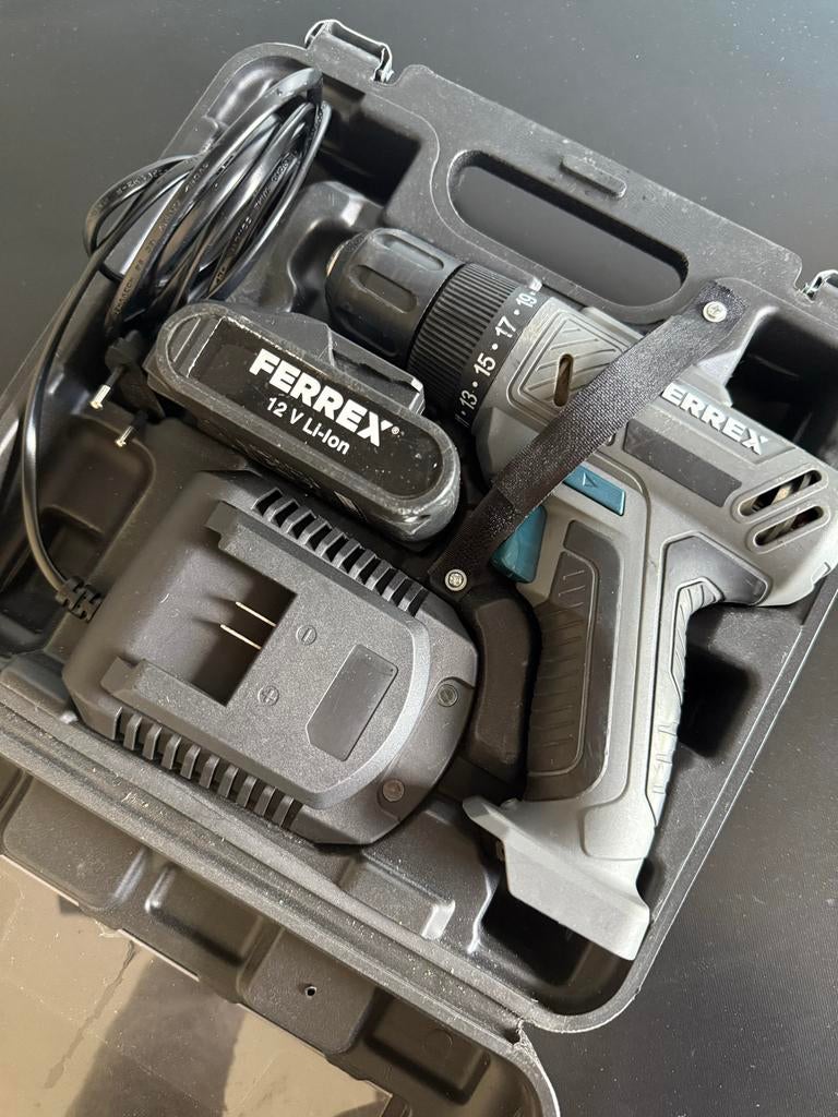 Compacte Ferrex Boormachine 12V Li-Ion, oplader, koffer, Ophalen of Verzenden, Zo goed als nieuw, Minder dan 400 watt, Boormachine