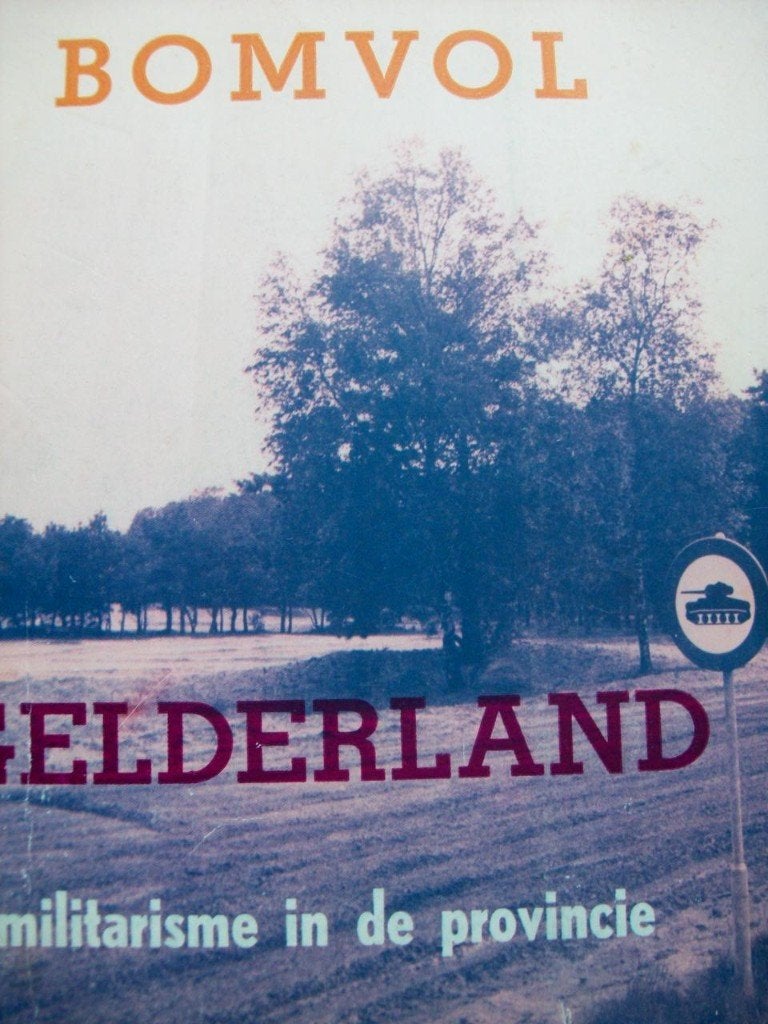 Bomvol Gelderland.  Militarisme in de Provincie., Boeken, Ophalen of Verzenden, Gelezen, Red.
