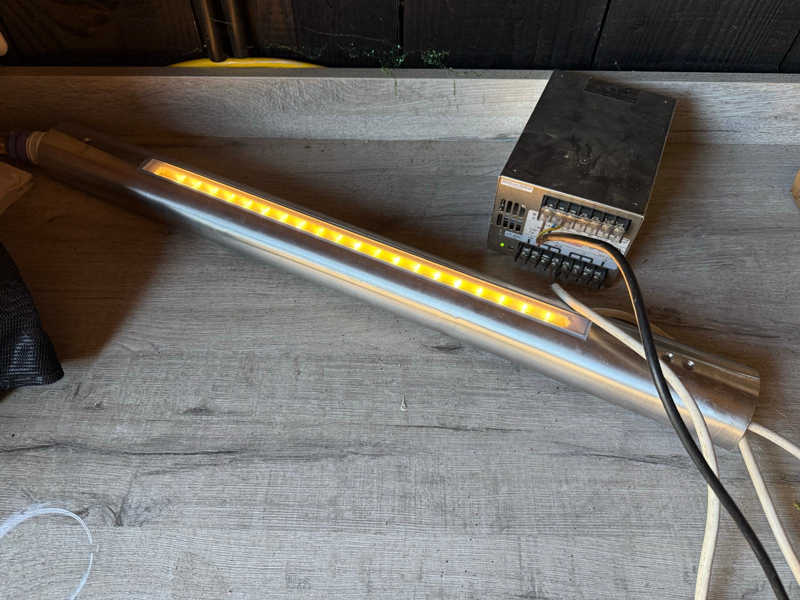 LED strip in aluminium behuizing met voeding, Metaal, Overige merken, Gebruikt, Overige fittingen