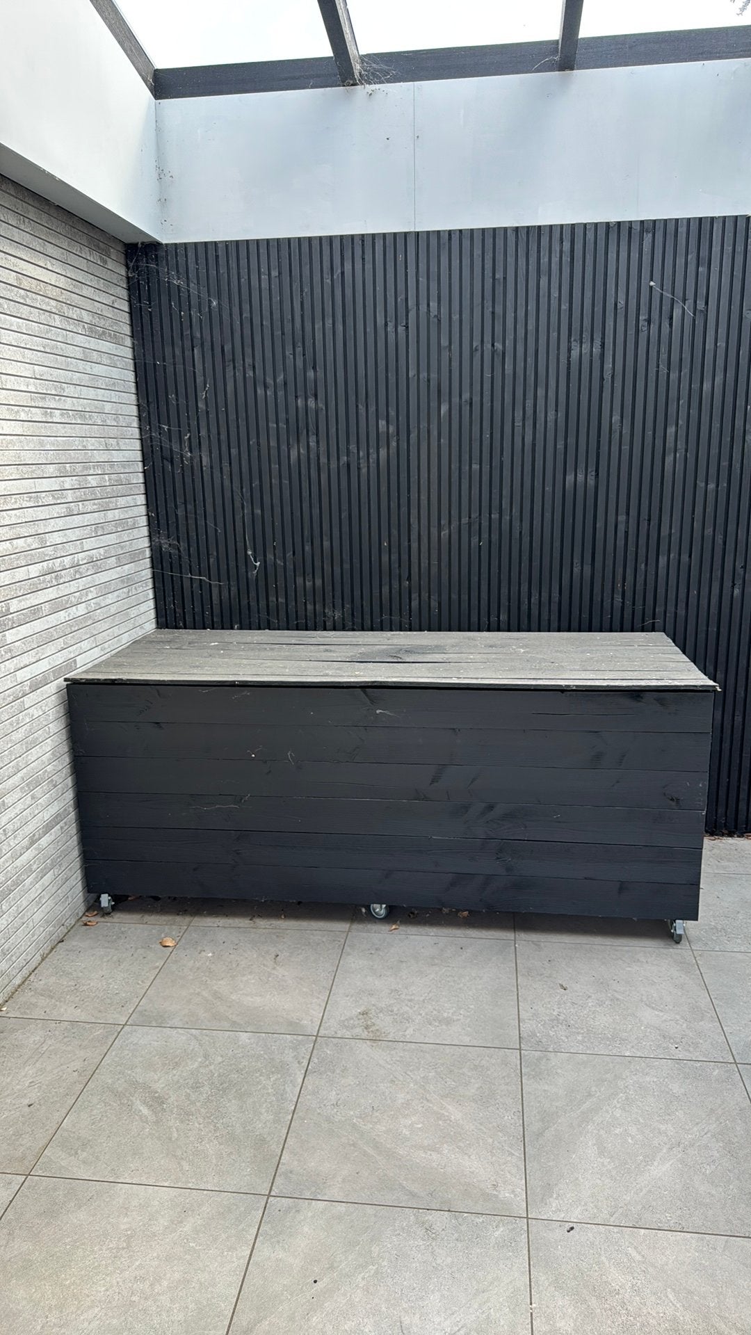Kist voor tuinkussens, Ophalen