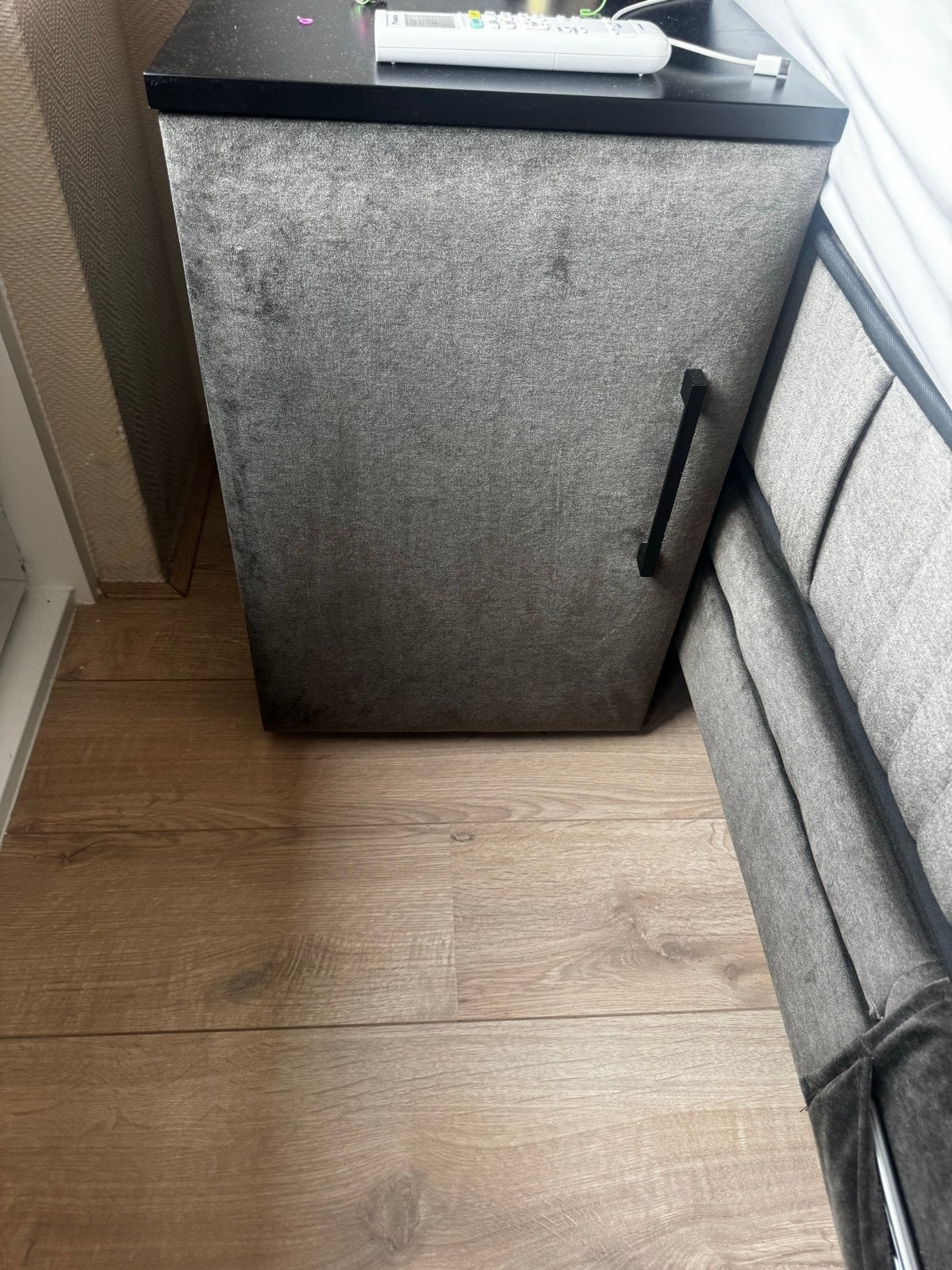 2 Serta nachtkastjes Houston Wood - Savanna Oil Green, Ophalen, Minder dan 45 cm, 55 tot 70 cm, Zo goed als nieuw