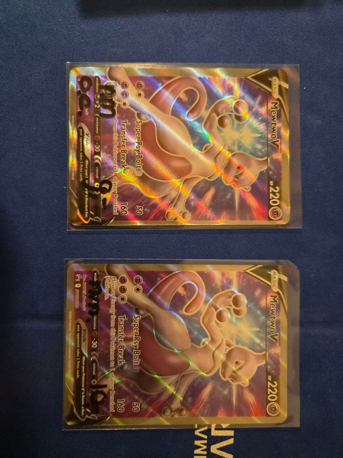 mewtwo V 9,- & 10,-, Ophalen of Verzenden, Zo goed als nieuw