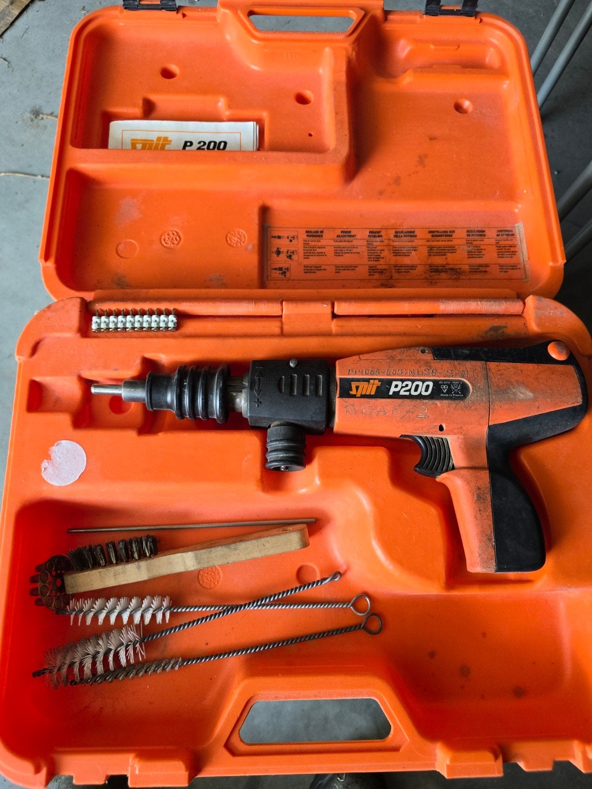 Spit P200 Schiethamer in koffer met accessoires, Doe-het-zelf en Verbouw, Gereedschap | Handgereedschap, Ophalen of Verzenden