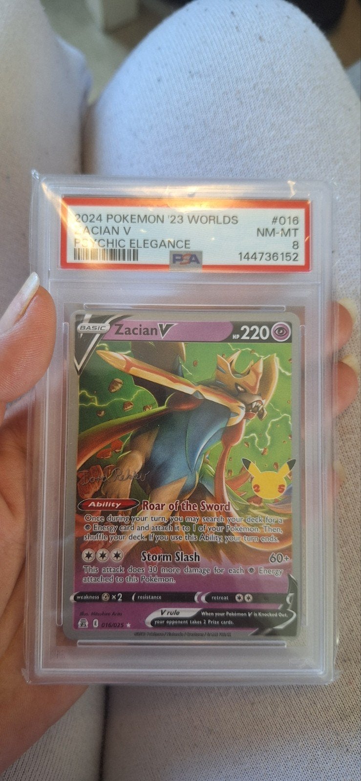 Zacian V Pokemon Worlds 2023 PSA 8 NM-MT, Ophalen of Verzenden, Zo goed als nieuw, Losse kaart