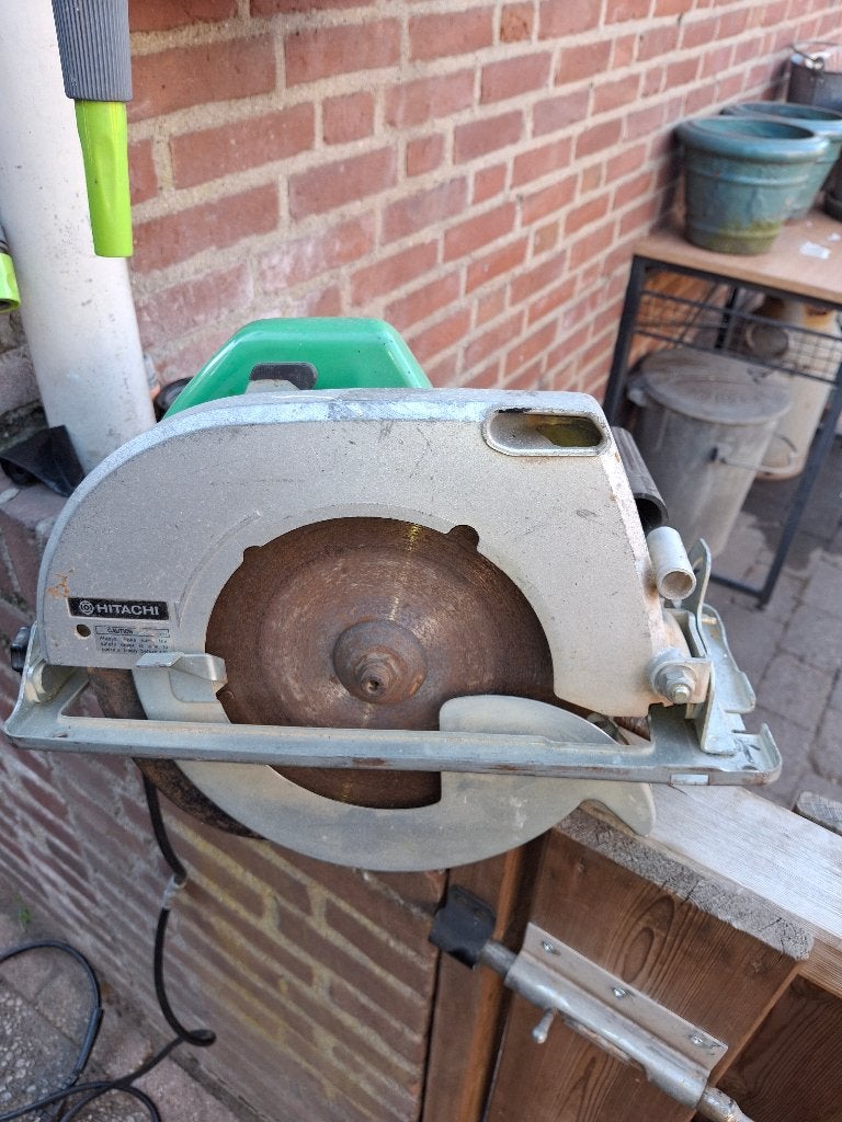 Cirkelzaag hitachi, Doe-het-zelf en Verbouw, Gereedschap | Zaagmachines, Ophalen, Gebruikt, Cirkelzaag, 30 tot 70 mm