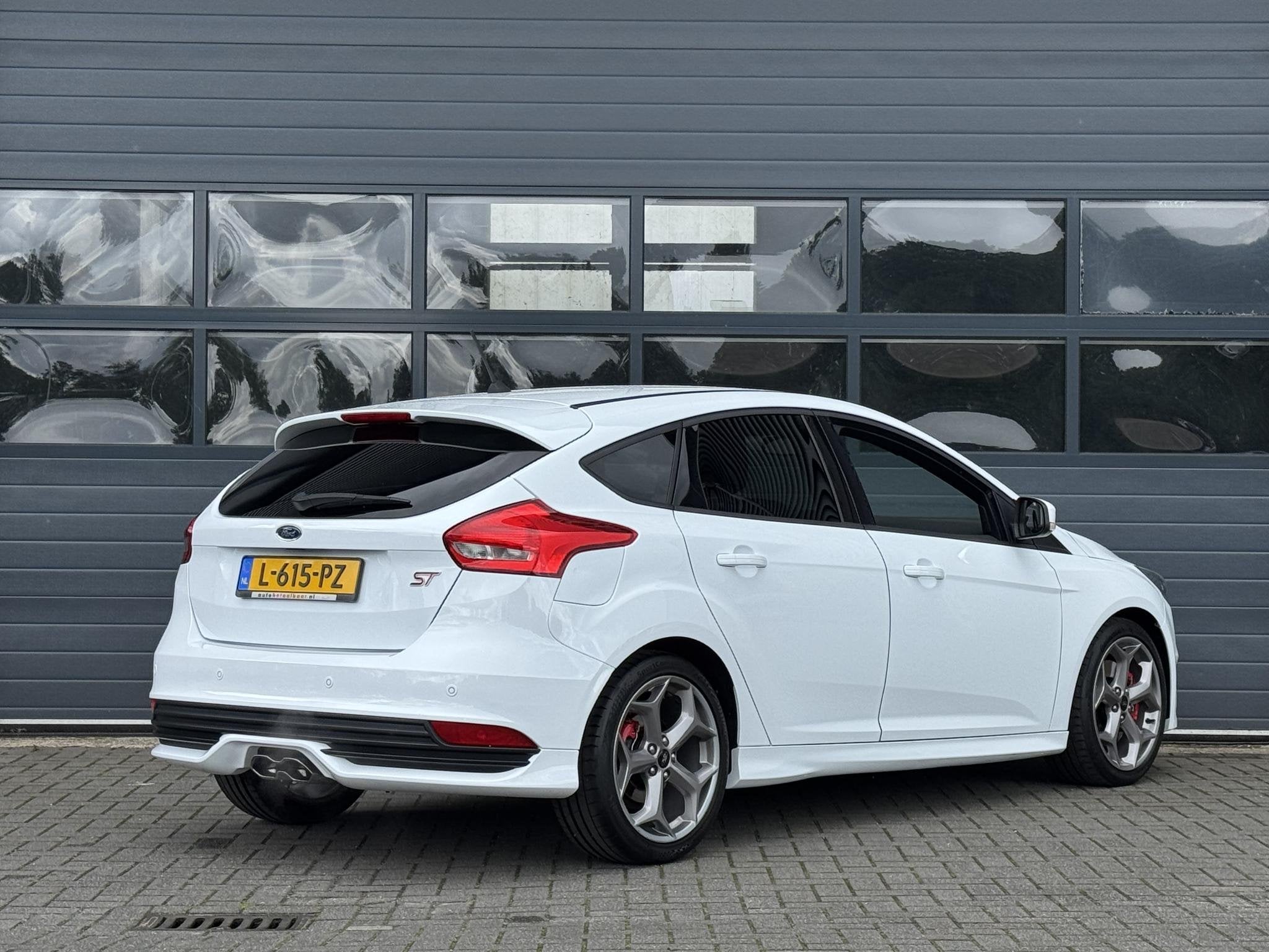 FORD FOCUS 2.0 ST I WINTERPAKKET I APPLE CARPLAY I ADAPTIVE, 15 km/l, Gebruikt, 4 cilinders, Met garantie (alle)