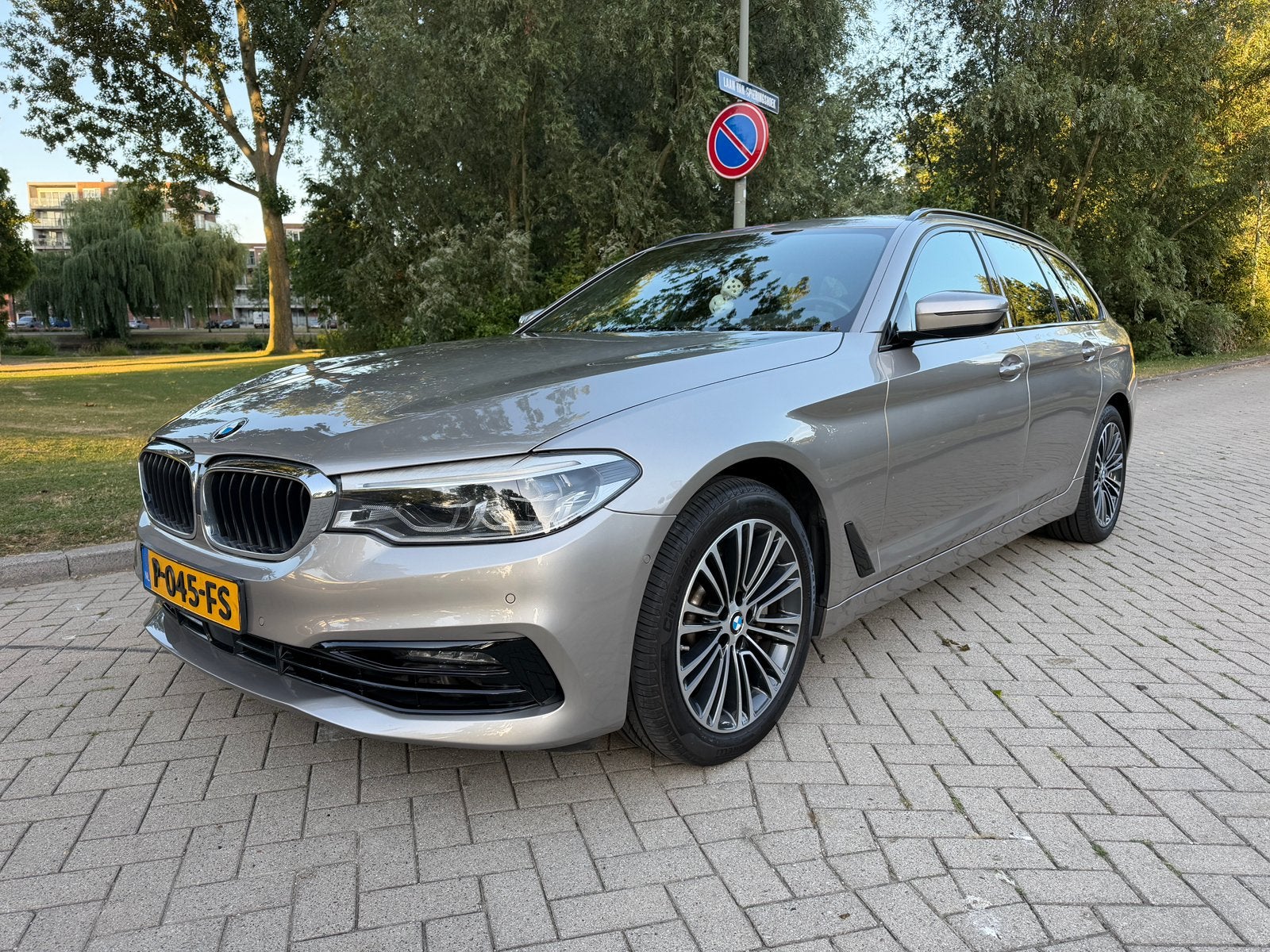BMW 5-Serie 530i 252pk Xdrive 2019 Grijs Sport line shadow, Auto's, BMW, 1998 cc, 2000 kg, Stationwagon, Vierwielaandrijving