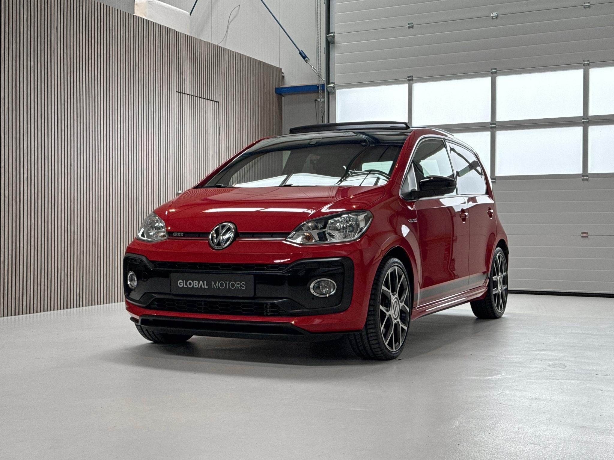 Volkswagen Up! 1.0 TSI GTI - 1 EIGENAAR - PANORAMADAK - STOE, Auto's, Volkswagen, 970 kg, Stof, Gebruikt, 4 stoelen