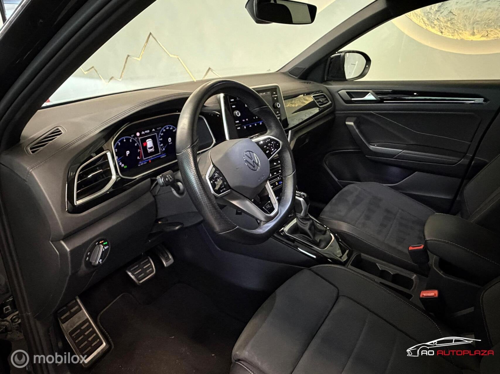 Volkswagen T-Roc 1.5 TSI 3x R-Line Panorama/Black Style/Came, 1258 kg, Zwart, 4 cilinders, 150 pk