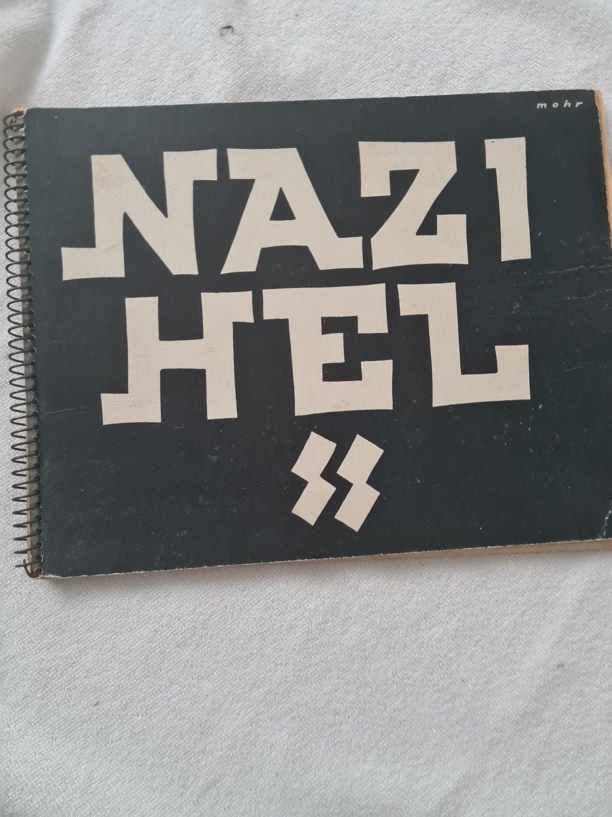 Bizar boek met bizarre foto's over de oorlog, Ophalen of Verzenden, Tweede Wereldoorlog, Gelezen, Algemeen
