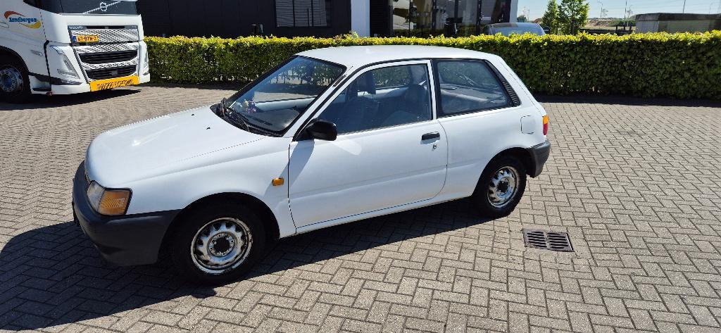 Toyota Starlet 1995 (2 jaar APK!), 4 cilinders, Wit, Origineel Nederlands, Handgeschakeld