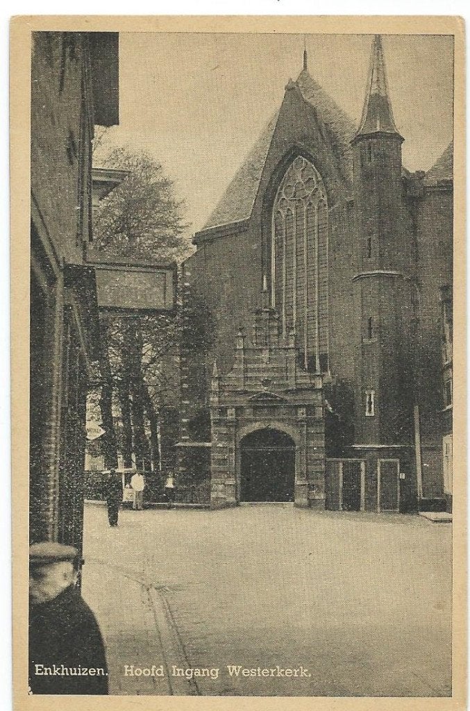 ANSICHTKAART ENKHUIZEN     Hoofd Ingang Westerkerk, Ophalen of Verzenden, 1920 tot 1940, Gelopen, Noord-Holland