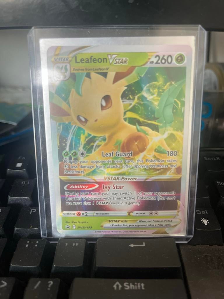 Leafeon VSTAR SWSH195 Pokémon Kaart, Ophalen of Verzenden, Zo goed als nieuw, Losse kaart, Foil