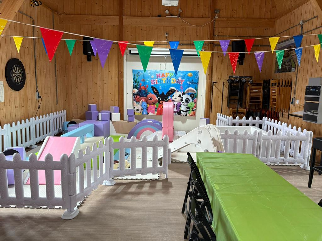 HUUR: Grote meerkleurige Softplay Playground voor feestjes, Ophalen of Verzenden