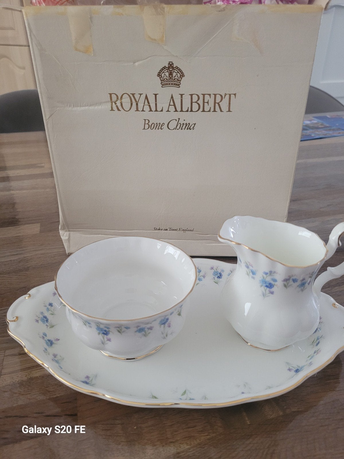 Royal Albert Memory Lane Melkkan, Suikerpot & Schaaltje, Ophalen