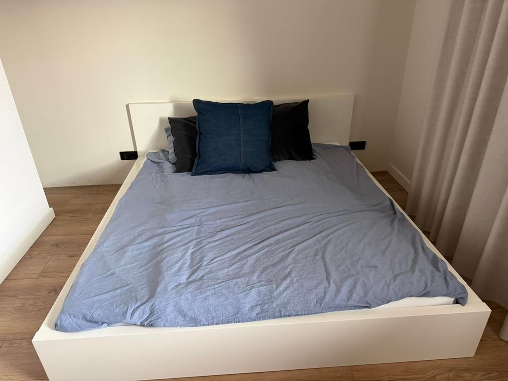 Ikea bed, Huis en Inrichting, Ophalen, Tweepersoons, Zo goed als nieuw, 180 cm