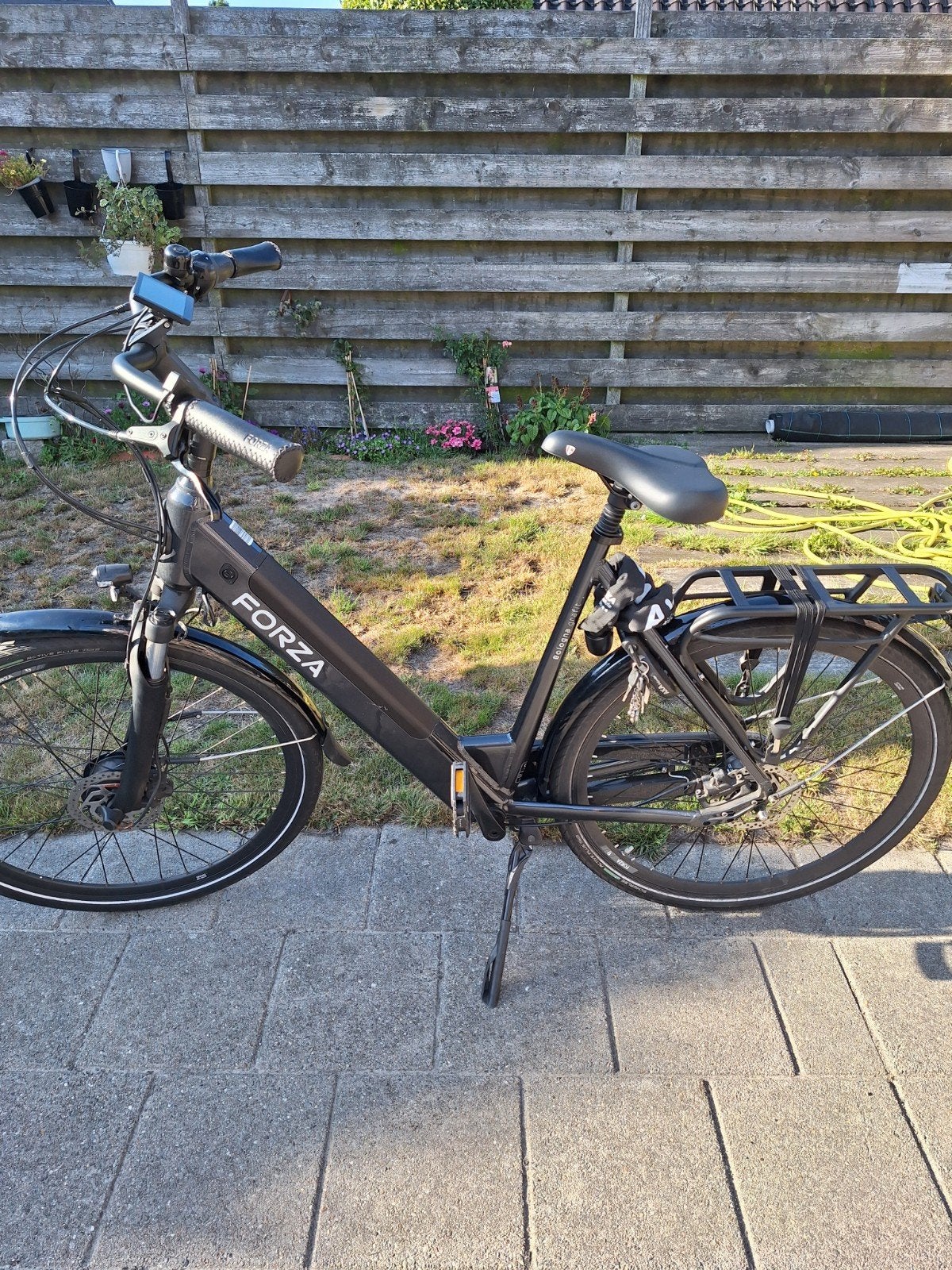 e- bike Forza, zwart, Type Bologna, zgan., Zo goed als nieuw, 50 km per accu of meer, 55 tot 59 cm, Ophalen