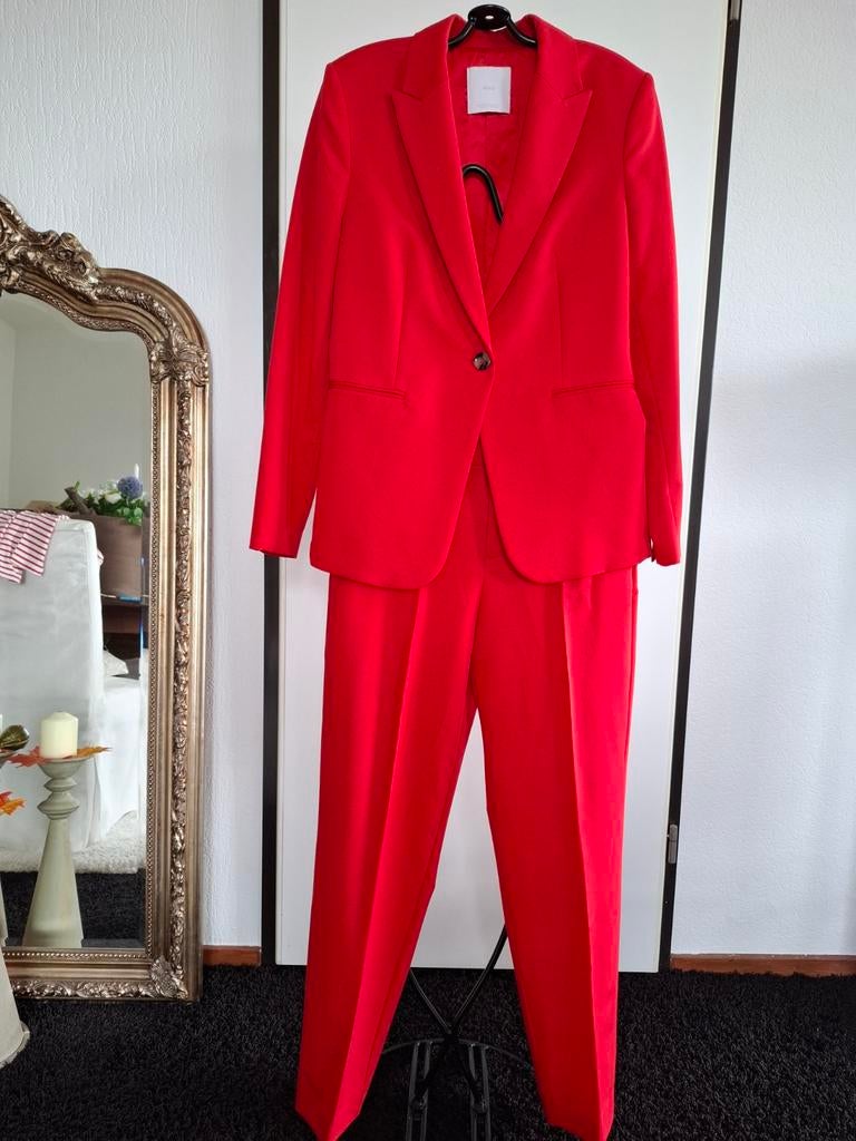 Mooi rood pak van MANGO als nieuw inclusief shirt maat M, Maat 38/40 (M), Kostuum of Pak, Mango, Verzenden