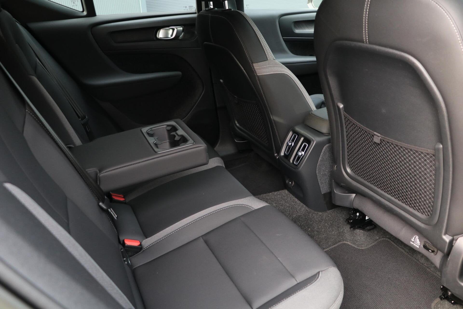 Foto 16 van Volvo XC40 Recharge Pro 70kWh AdaptiveCruise Camera Stoel/st