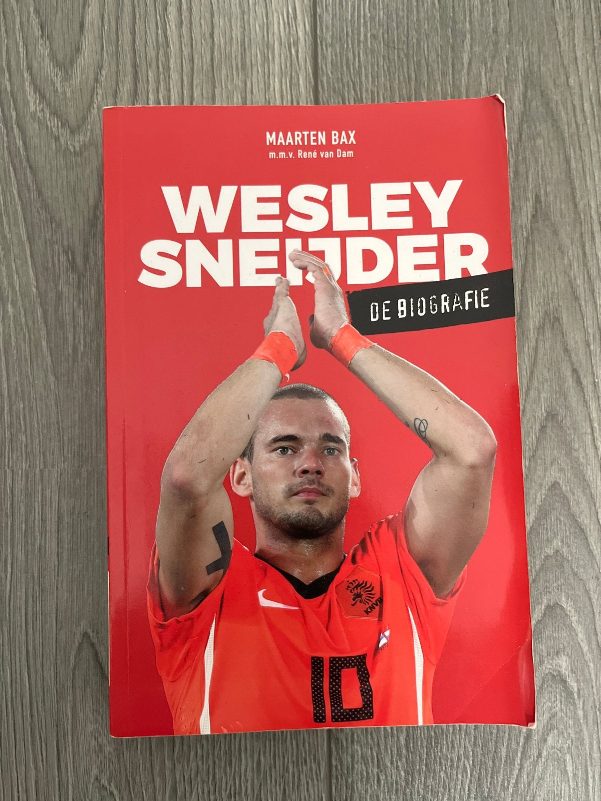Wesley Sneijder: De Biografie - Maarten Bax, Ophalen of Verzenden, Zo goed als nieuw, Sport