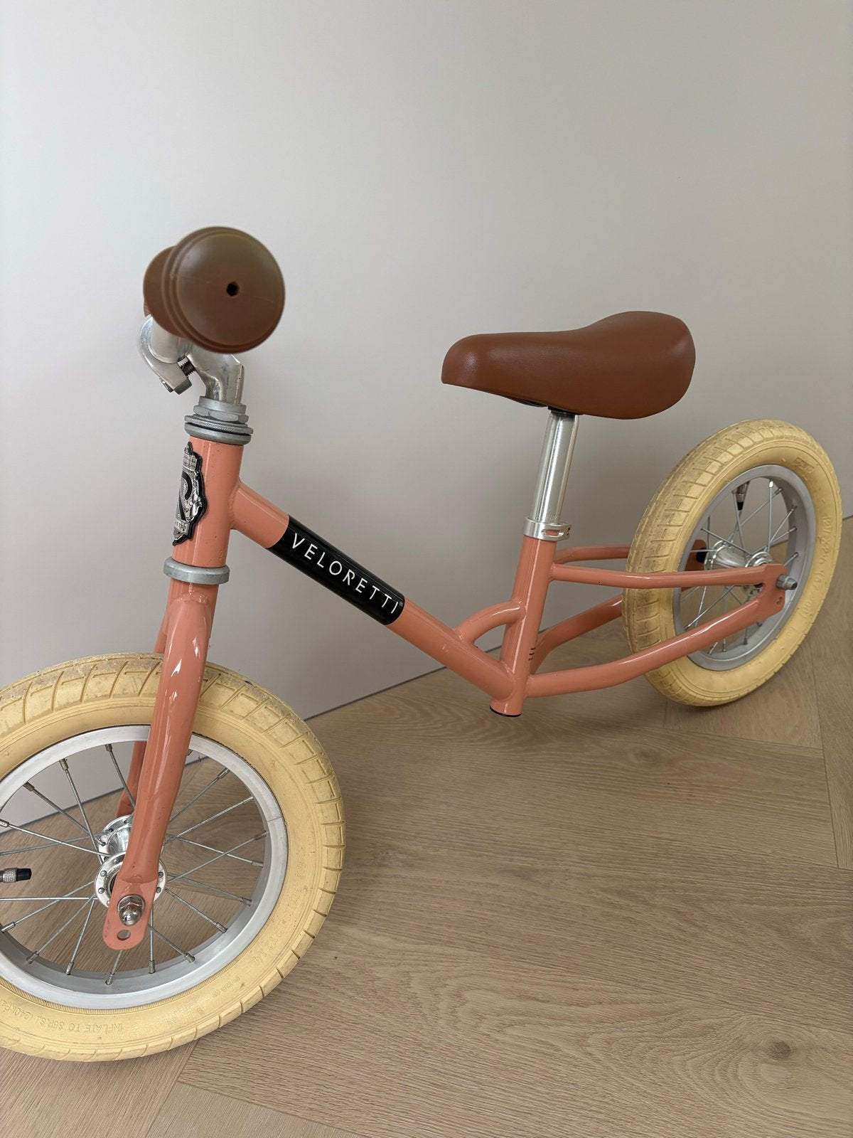 Veloretti Loopfiets 12 inch - Blazing Salmon, Ophalen, Zo goed als nieuw, Minder dan 16 inch