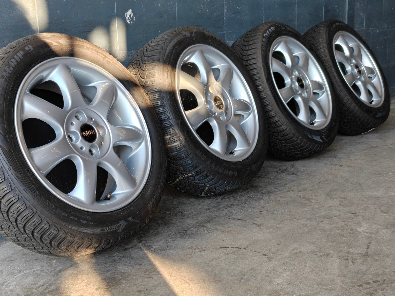 16" Originele Mini Cooper R50 R55 R56 Winterset Goodyear, Gebruikt, 16 inch, Banden en Velgen, Mini